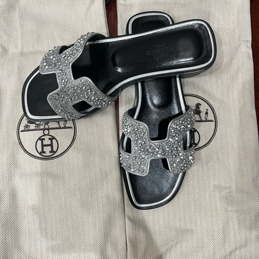 NEW Hermes Oran Suede Goatskin Crystal Oran Sandals 35.5 Gris Argente - Picture 1 of 11
